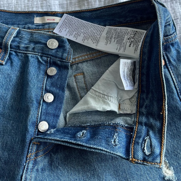 Levi’s Wedgie Icon Athens Hera size 28 distressed blue jeans - Picture 10 of 13